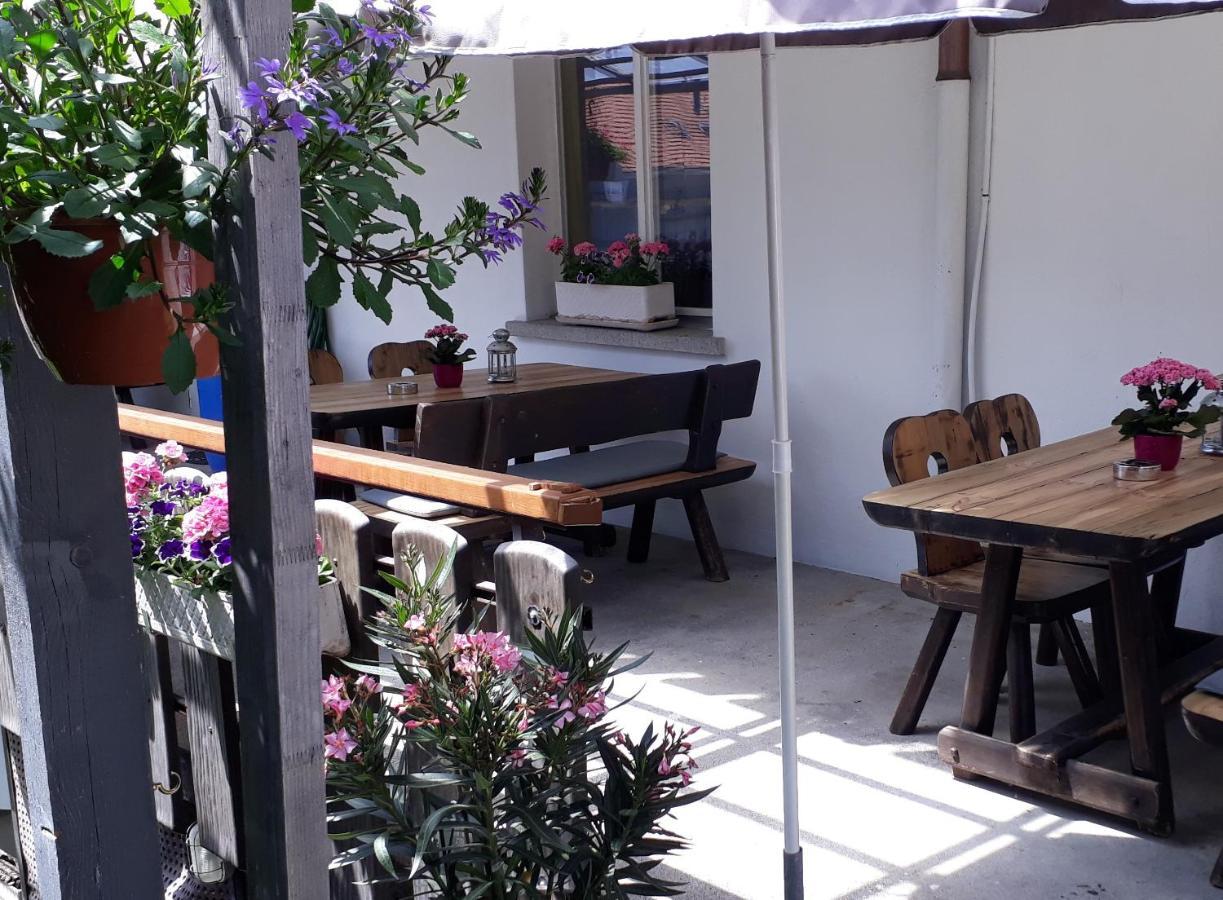 Hotel Restaurant Roessli Uetendorf Екстер'єр фото