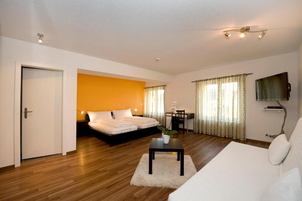 Hotel Restaurant Roessli Uetendorf Номер фото