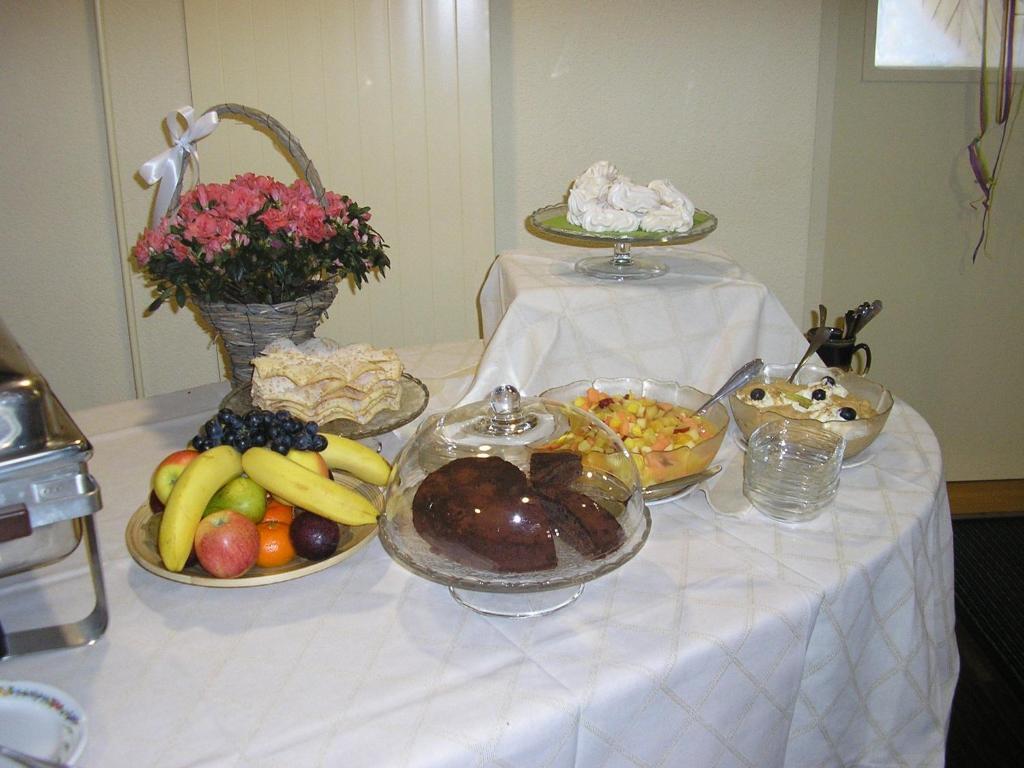 Hotel Restaurant Roessli Uetendorf Екстер'єр фото