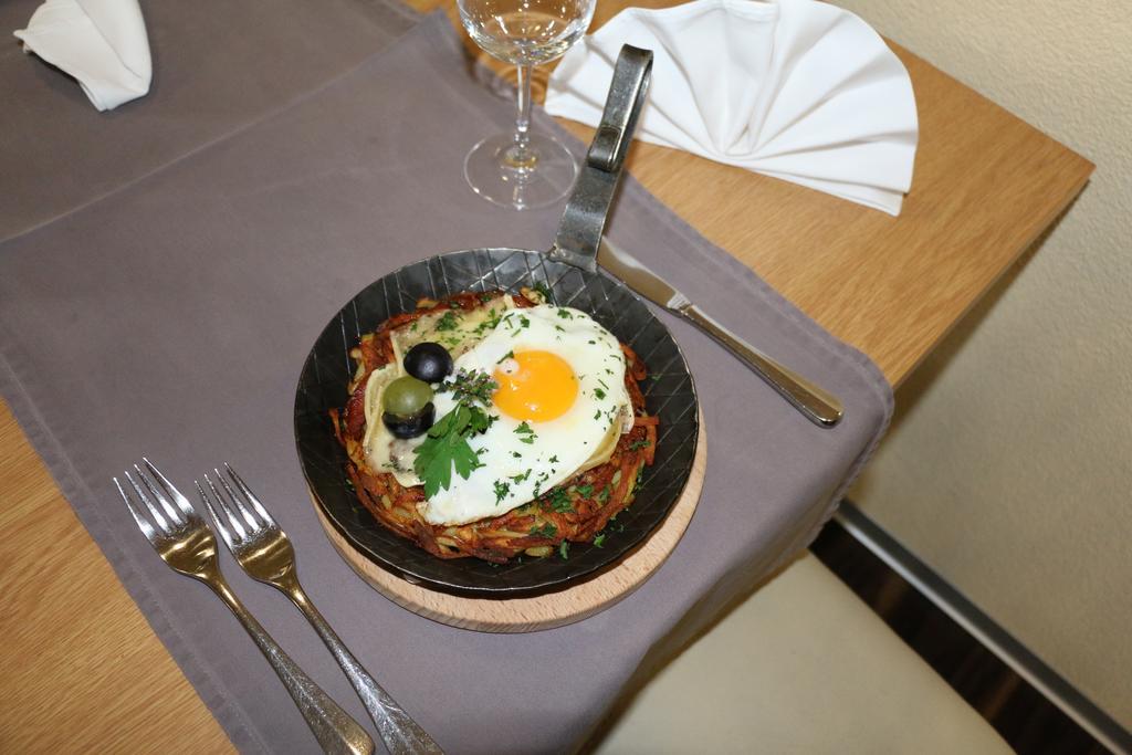Hotel Restaurant Roessli Uetendorf Екстер'єр фото