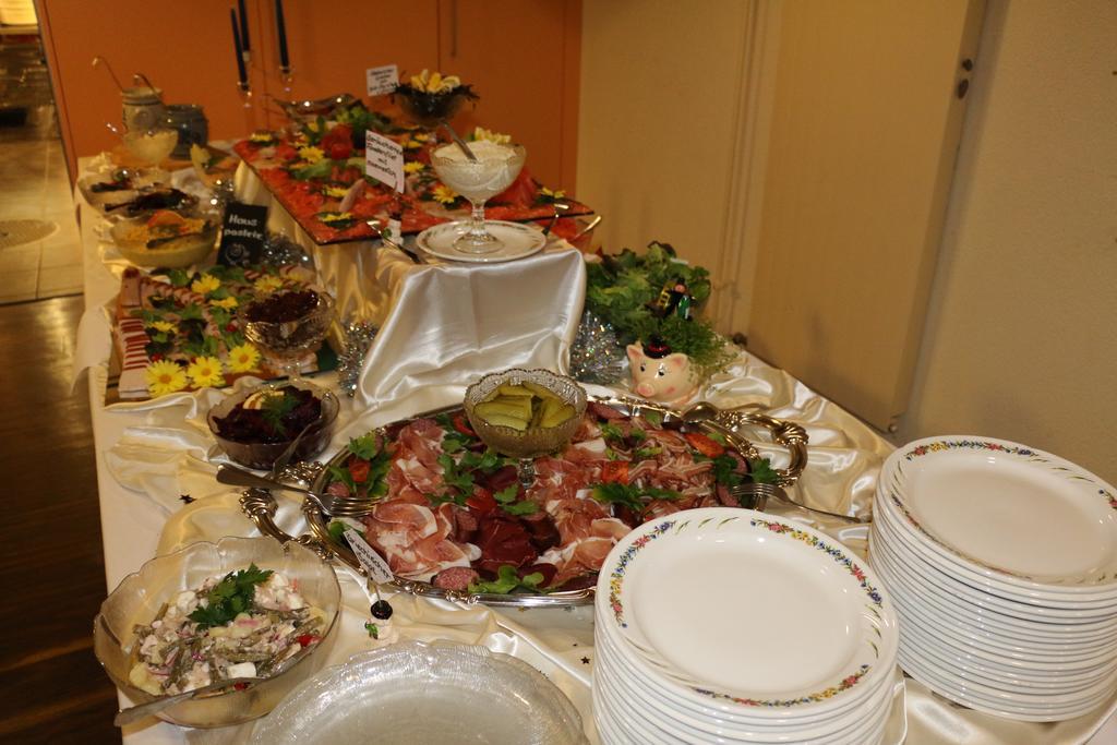 Hotel Restaurant Roessli Uetendorf Екстер'єр фото